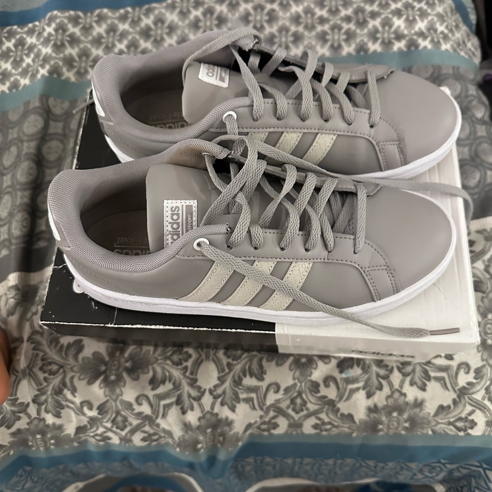 Woman sneakers